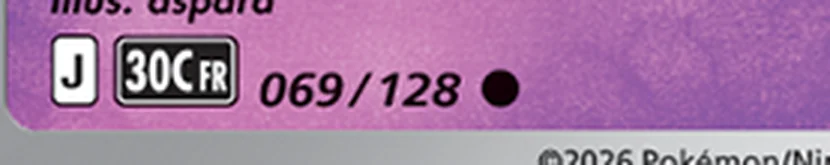 Zoom sur le bas d'une carte Pokémon : le numéro 069/128 suivi du symbole de rareté, un cercle plein