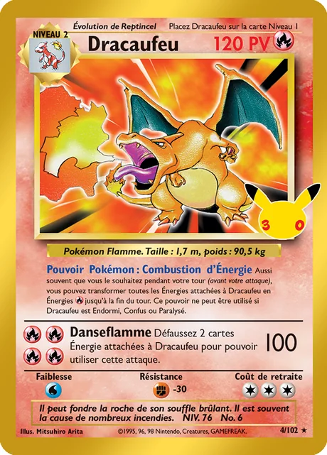 Carte Dracaufeu du Set de Base reimprimee dans l'extension 30e Anniversaire