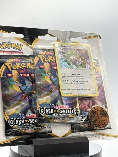 Tripack_Pokémon_EB02 _Clash_des_Rebelles _Rayquaza (90)_resultat.webp